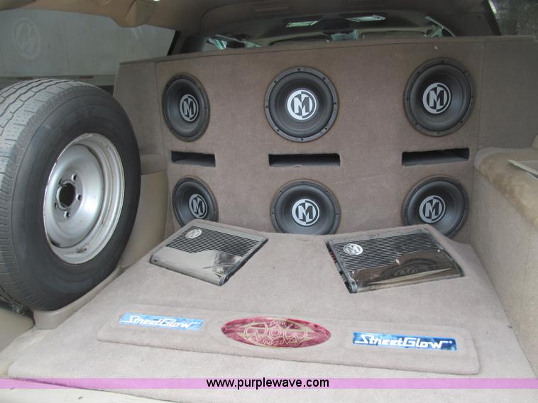 image for item B5128 1993 Chevrolet Suburban C1500 SUV