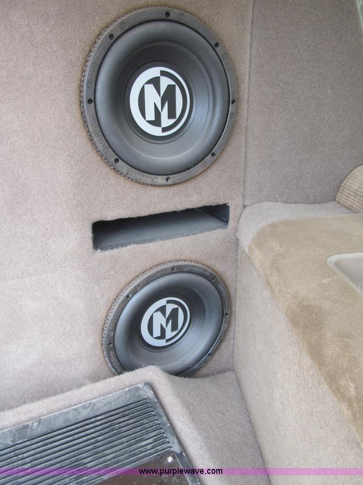 image for item B5128 1993 Chevrolet Suburban C1500 SUV
