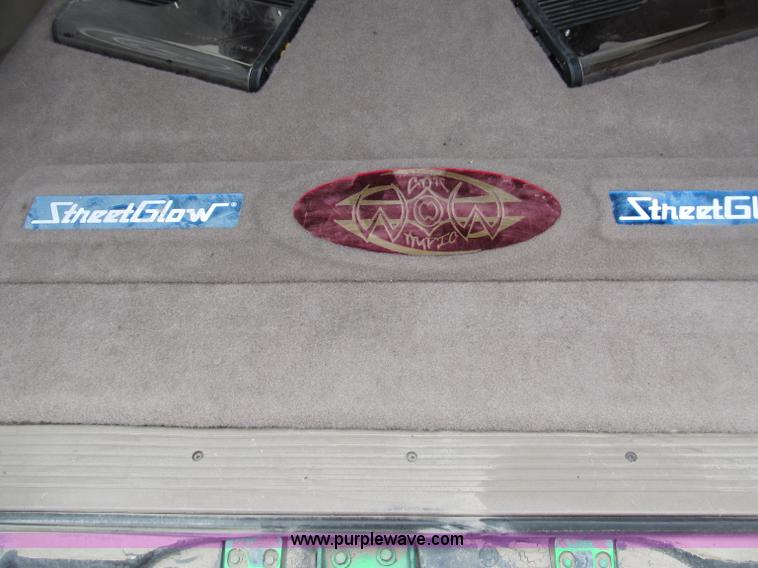 image for item B5128 1993 Chevrolet Suburban C1500 SUV