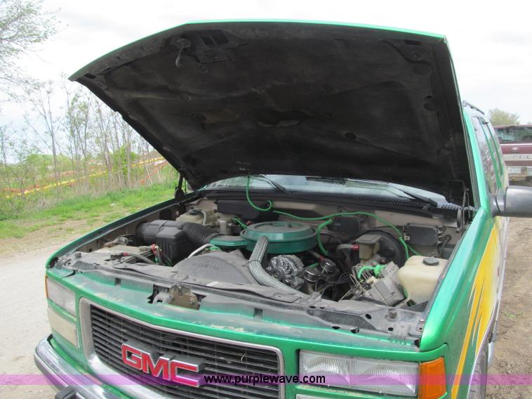 image for item B5128 1993 Chevrolet Suburban C1500 SUV