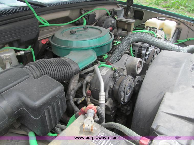 image for item B5128 1993 Chevrolet Suburban C1500 SUV