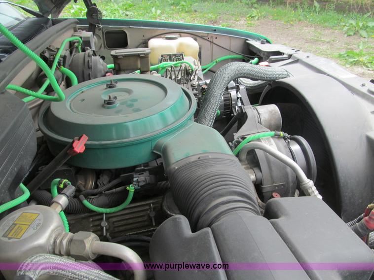 image for item B5128 1993 Chevrolet Suburban C1500 SUV