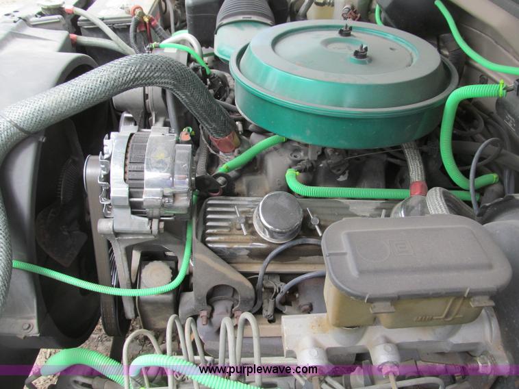 image for item B5128 1993 Chevrolet Suburban C1500 SUV