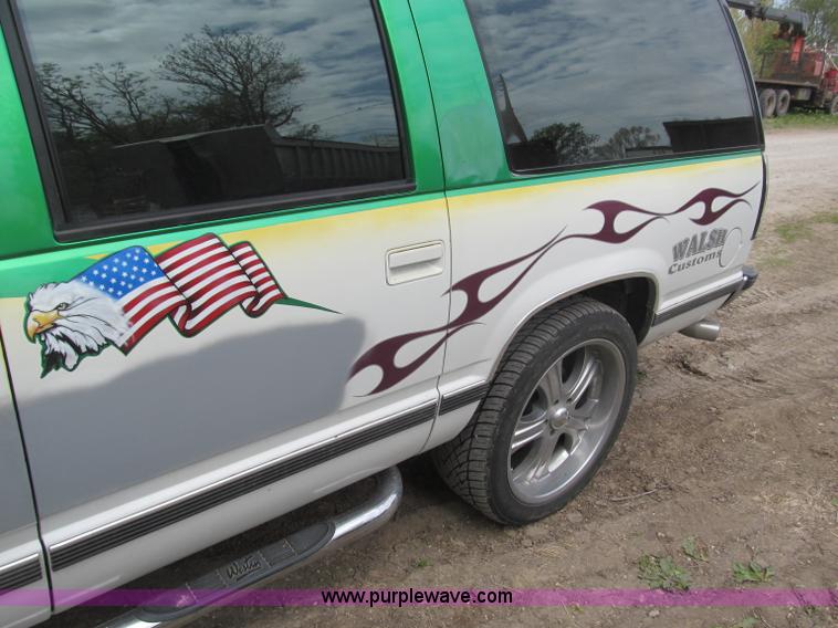 image for item B5128 1993 Chevrolet Suburban C1500 SUV