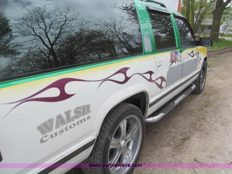 image for item B5128 1993 Chevrolet Suburban C1500 SUV