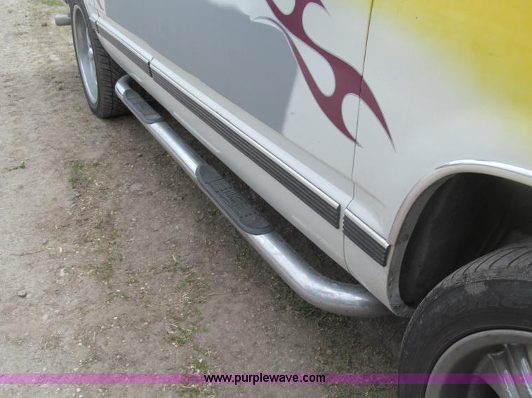 image for item B5128 1993 Chevrolet Suburban C1500 SUV