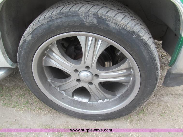 image for item B5128 1993 Chevrolet Suburban C1500 SUV