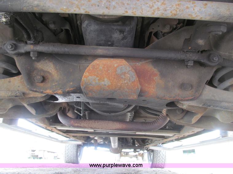 image for item B5128 1993 Chevrolet Suburban C1500 SUV