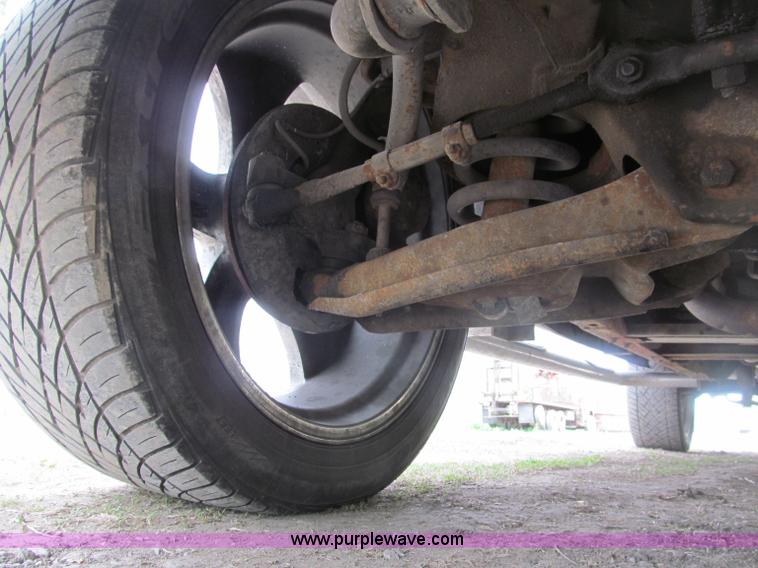 image for item B5128 1993 Chevrolet Suburban C1500 SUV