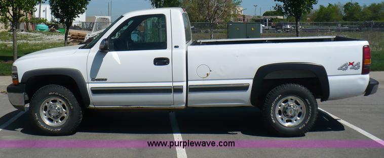 image for item B6316 2000 Chevrolet Silverado K2500 LS pickup truck