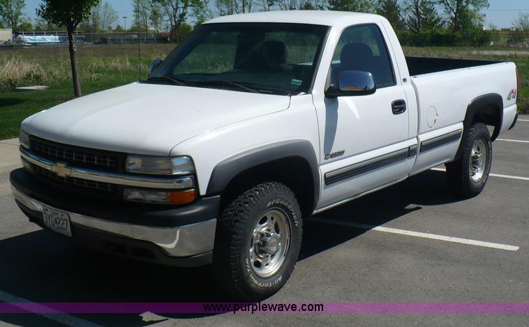 image for item B6316 2000 Chevrolet Silverado K2500 LS pickup truck