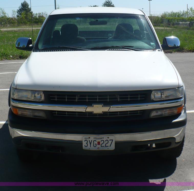 image for item B6316 2000 Chevrolet Silverado K2500 LS pickup truck