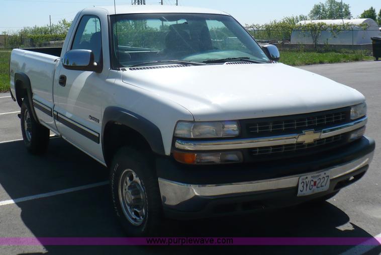 image for item B6316 2000 Chevrolet Silverado K2500 LS pickup truck