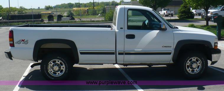 image for item B6316 2000 Chevrolet Silverado K2500 LS pickup truck
