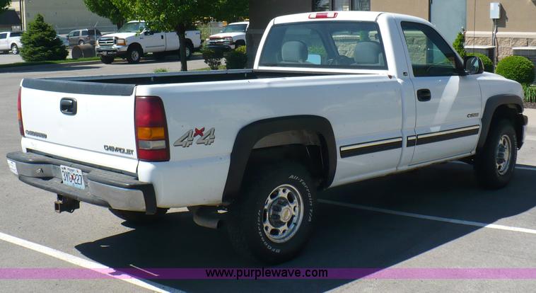 image for item B6316 2000 Chevrolet Silverado K2500 LS pickup truck