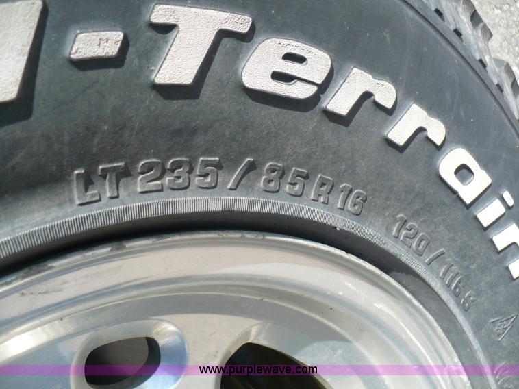 image for item B6316 2000 Chevrolet Silverado K2500 LS pickup truck