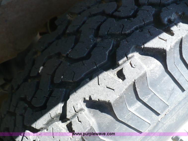 image for item B6316 2000 Chevrolet Silverado K2500 LS pickup truck