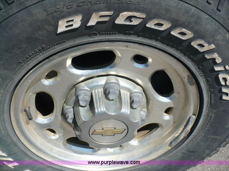 image for item B6316 2000 Chevrolet Silverado K2500 LS pickup truck