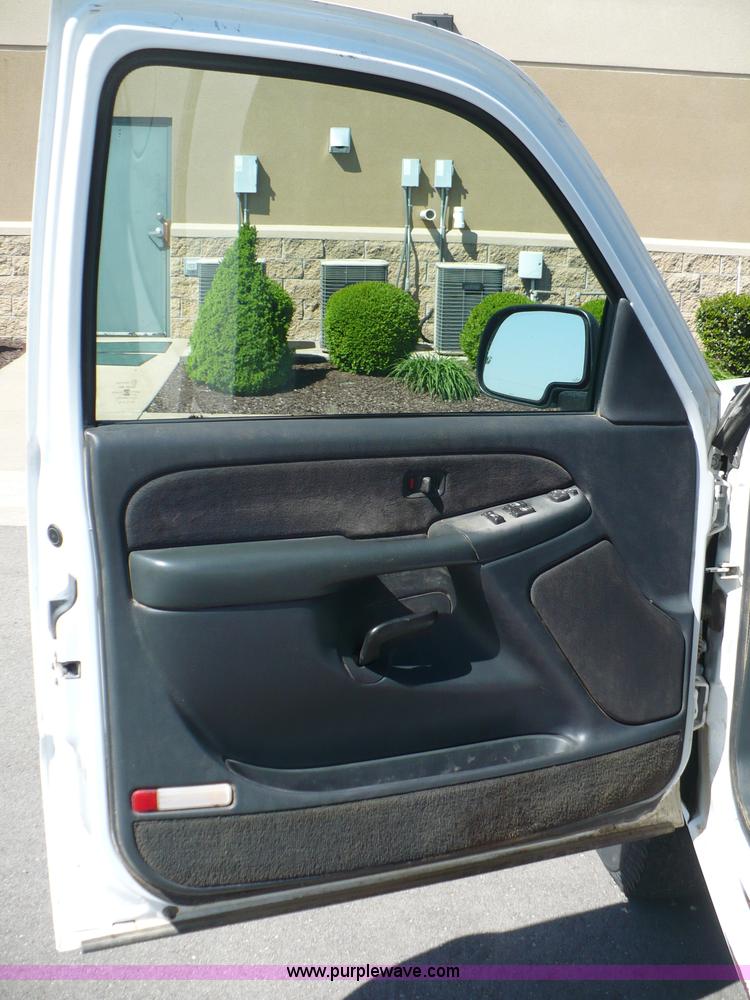 image for item B6316 2000 Chevrolet Silverado K2500 LS pickup truck