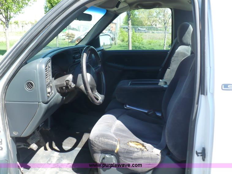 image for item B6316 2000 Chevrolet Silverado K2500 LS pickup truck