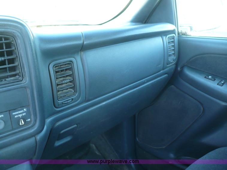 image for item B6316 2000 Chevrolet Silverado K2500 LS pickup truck