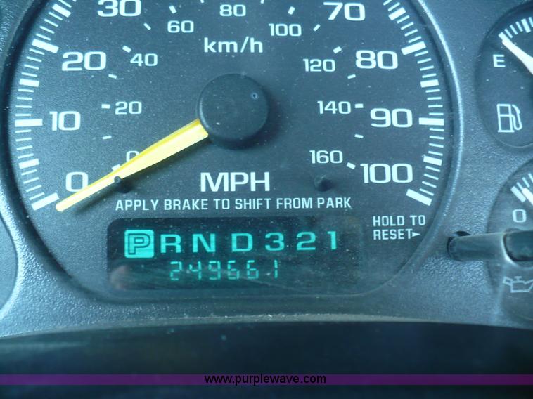 image for item B6316 2000 Chevrolet Silverado K2500 LS pickup truck