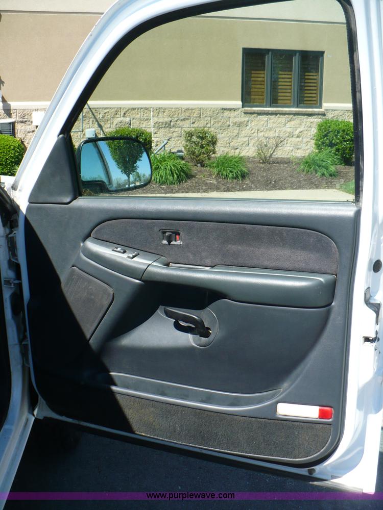 image for item B6316 2000 Chevrolet Silverado K2500 LS pickup truck