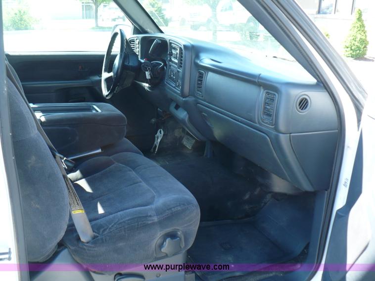 image for item B6316 2000 Chevrolet Silverado K2500 LS pickup truck