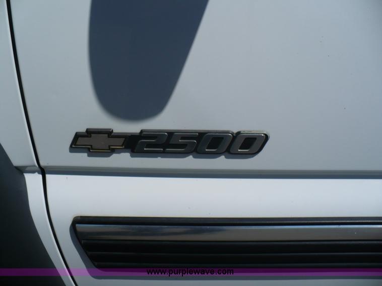 image for item B6316 2000 Chevrolet Silverado K2500 LS pickup truck