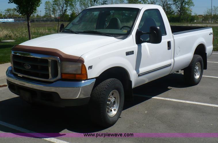 image for item B6317 2000 Ford F250 XLT Super Duty pickup truck