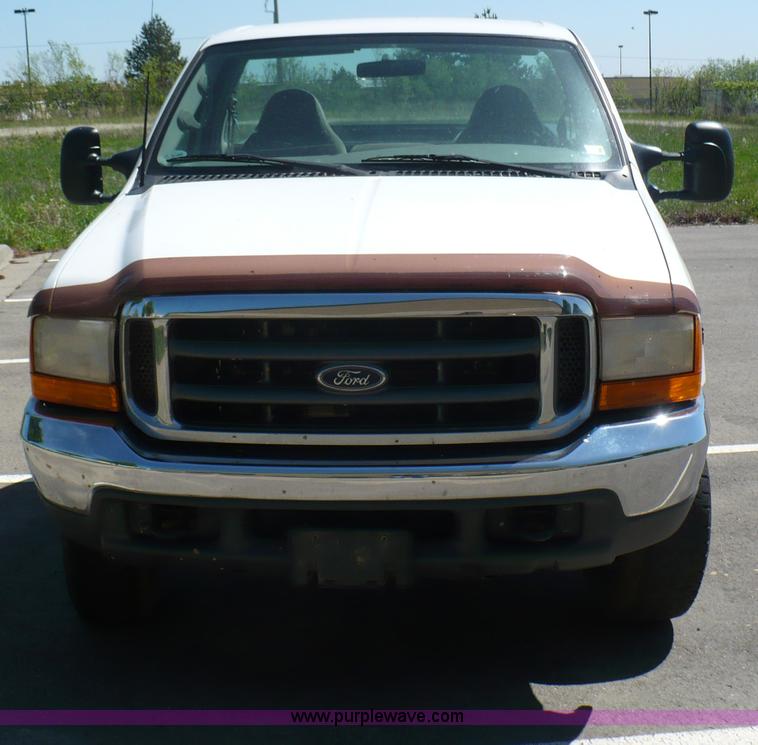 image for item B6317 2000 Ford F250 XLT Super Duty pickup truck