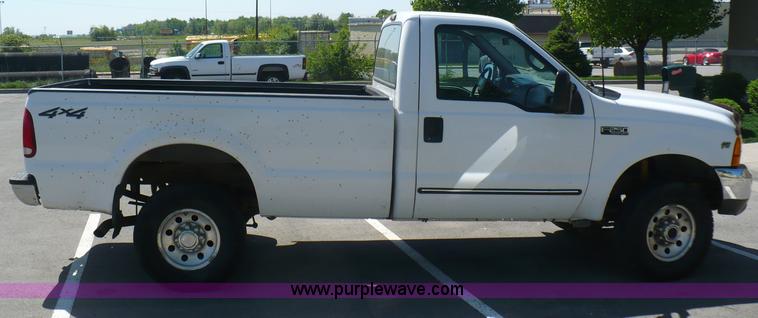 image for item B6317 2000 Ford F250 XLT Super Duty pickup truck