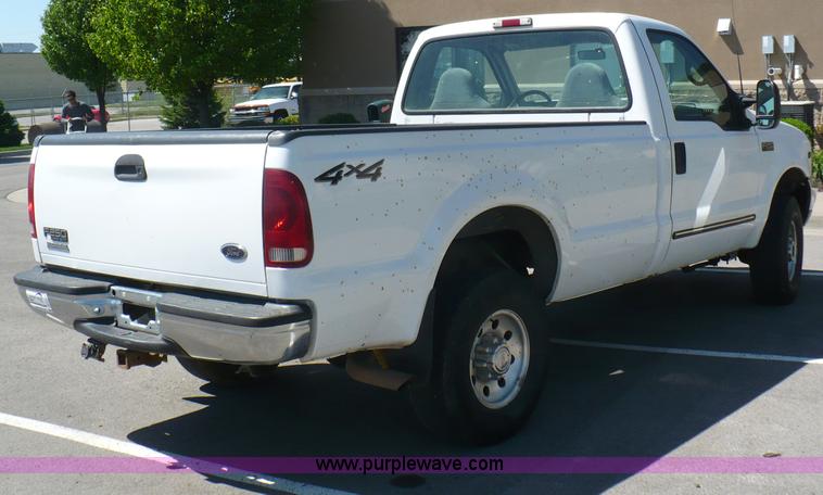 image for item B6317 2000 Ford F250 XLT Super Duty pickup truck