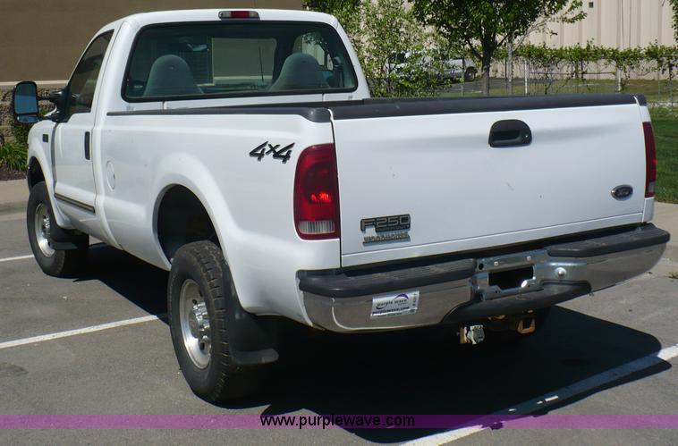 image for item B6317 2000 Ford F250 XLT Super Duty pickup truck