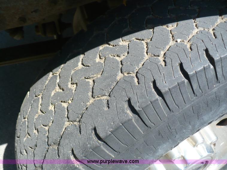 image for item B6317 2000 Ford F250 XLT Super Duty pickup truck