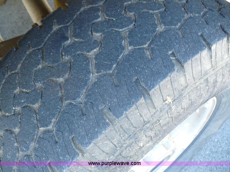 image for item B6317 2000 Ford F250 XLT Super Duty pickup truck