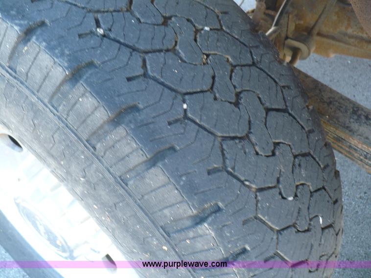 image for item B6317 2000 Ford F250 XLT Super Duty pickup truck