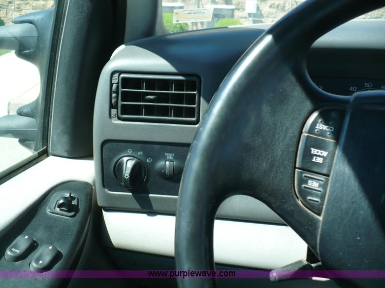 image for item B6317 2000 Ford F250 XLT Super Duty pickup truck