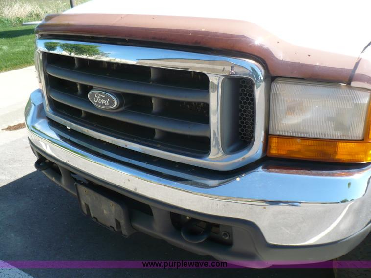 image for item B6317 2000 Ford F250 XLT Super Duty pickup truck