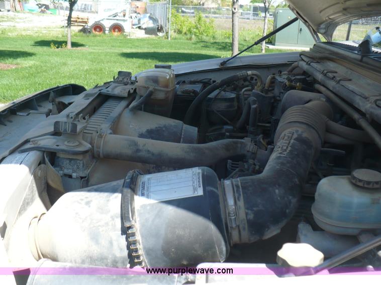 image for item B6317 2000 Ford F250 XLT Super Duty pickup truck