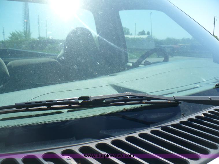 image for item B6317 2000 Ford F250 XLT Super Duty pickup truck