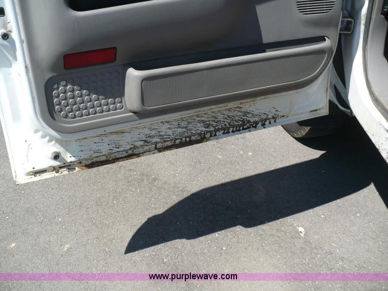 image for item B6317 2000 Ford F250 XLT Super Duty pickup truck