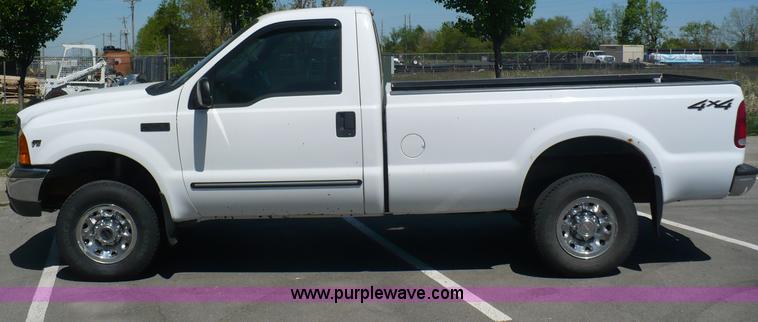 image for item B6318 2000 Ford F250 XLT Super Duty pickup truck