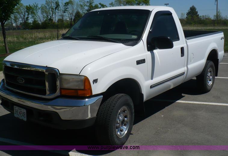 image for item B6318 2000 Ford F250 XLT Super Duty pickup truck