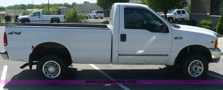 image for item B6318 2000 Ford F250 XLT Super Duty pickup truck
