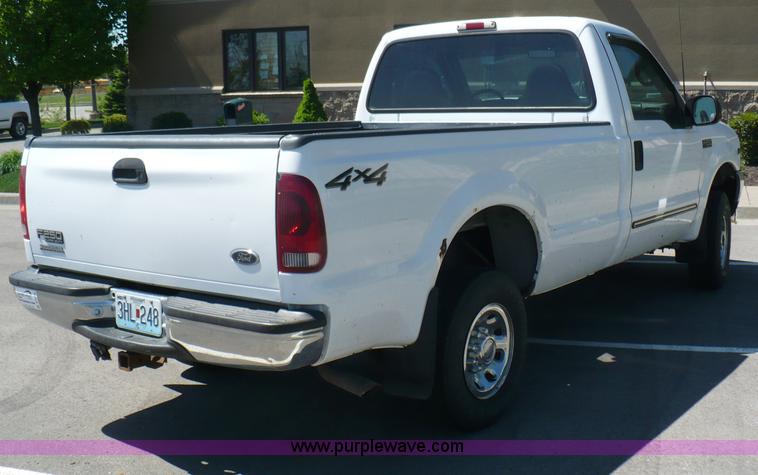 image for item B6318 2000 Ford F250 XLT Super Duty pickup truck