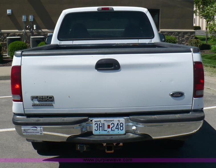 image for item B6318 2000 Ford F250 XLT Super Duty pickup truck