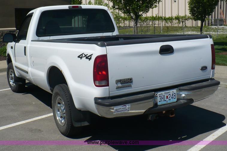 image for item B6318 2000 Ford F250 XLT Super Duty pickup truck