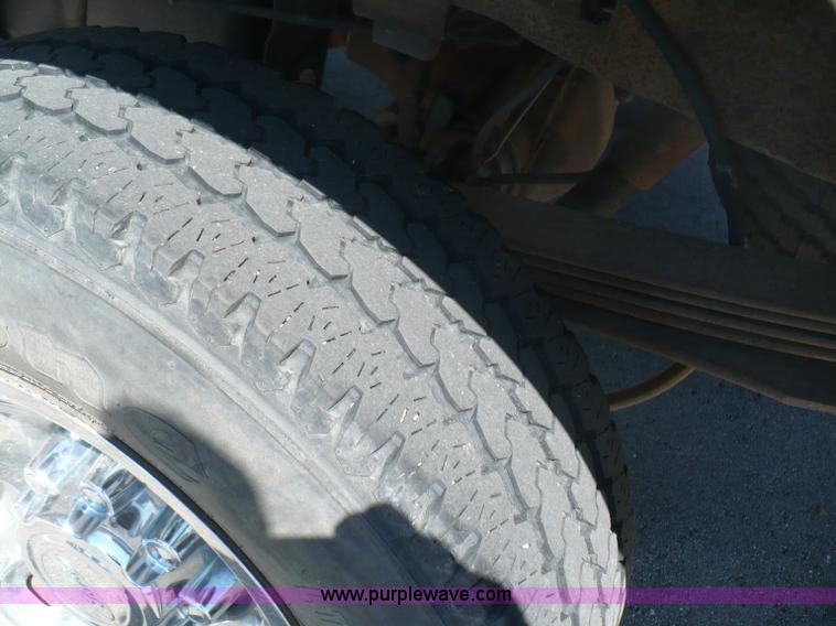 image for item B6318 2000 Ford F250 XLT Super Duty pickup truck