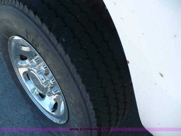 image for item B6318 2000 Ford F250 XLT Super Duty pickup truck